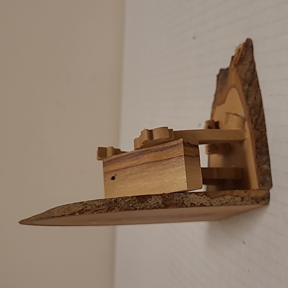 Beautiful Wooden Nativity - Picture 9 of 16